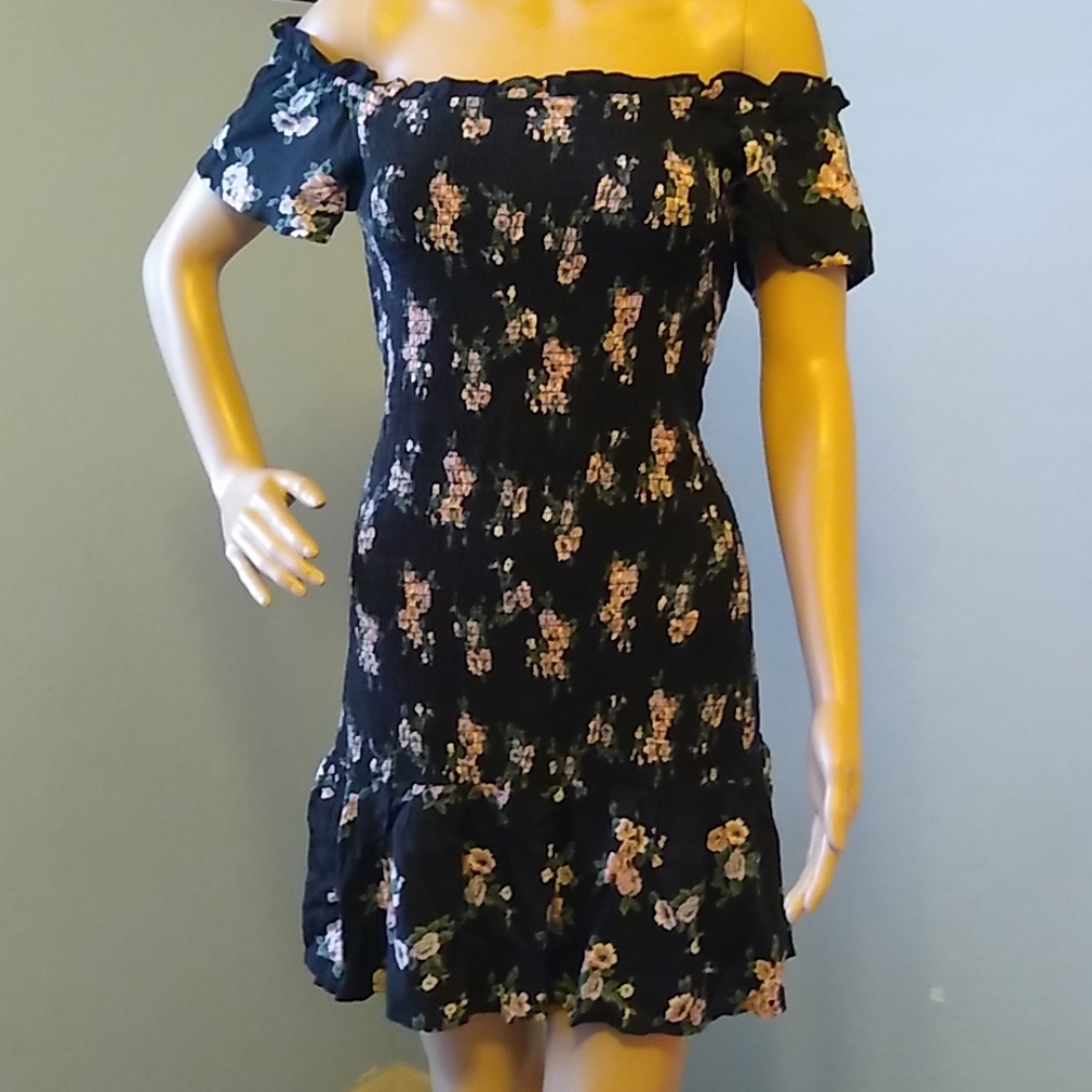 Tilly's summer off shoulder dress sz large NWT